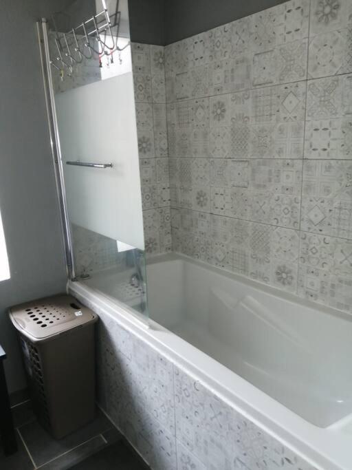 Jolie Maison En Pierre Proche Centre-Ville 瑟堡 外观 照片